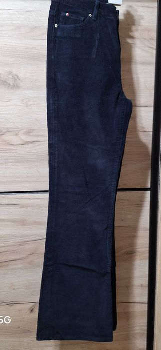 Blugi dama. Tommy Jeans si Tommy Hilfiger My Clothes pe Facebook