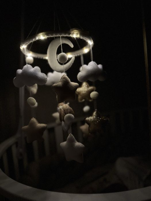 Продам мобиль на кроватку