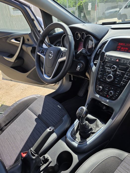 Vand Opel Astra J 2016 1.4 140 CP Turbo GPL prim proprietar