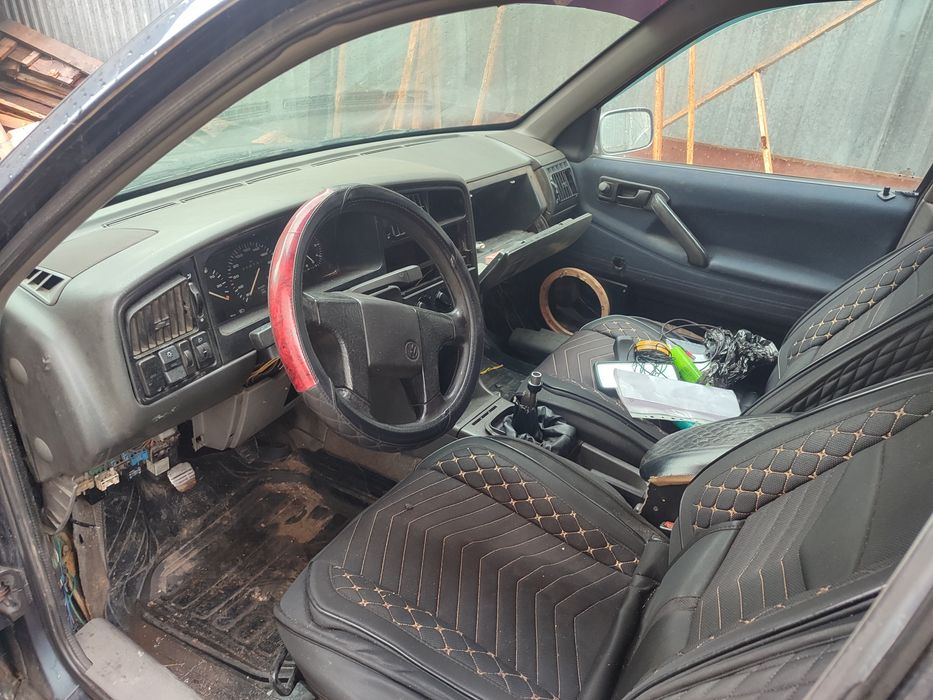 По запчастям продаётся пассат Б3 универсал двигатель 1.8 моно