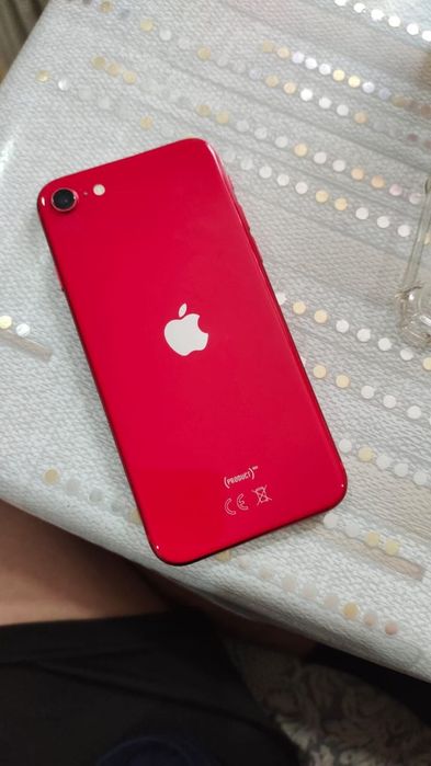 Айфон Se 2020 продаю