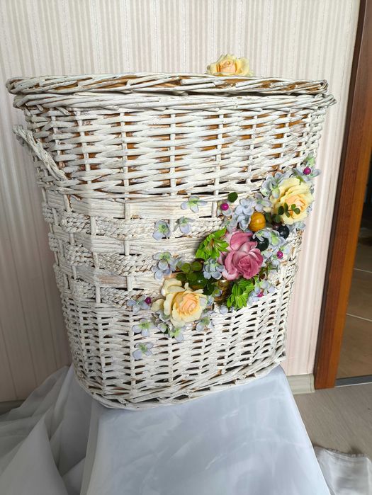 Кошница с капак от естествен материал