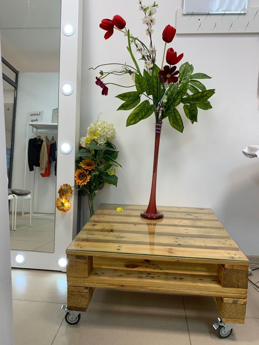 Продам диван со столиком