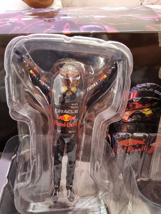 Red bull rb19 qatar 2023 Max Verstappen World Champion F1  minichamps