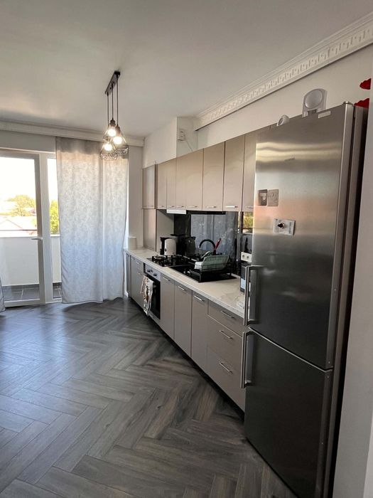 Vând apartament cu 3 camere