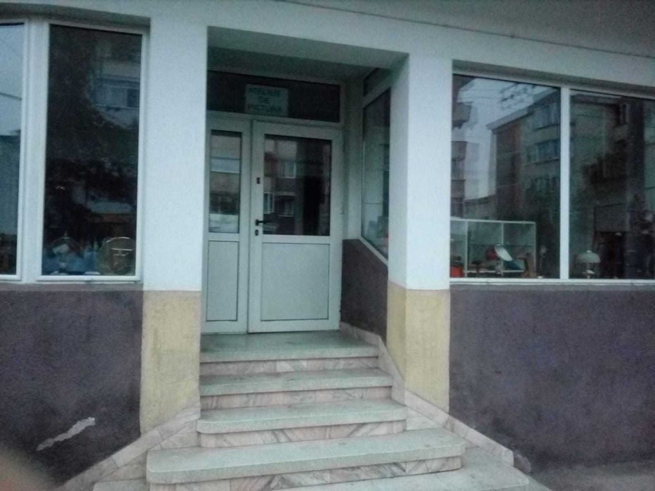 Spatiu comercial + apartament anexat