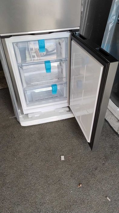 Koмбиниран Хладилник с фризер Beko-Беко 203.5 см AeroFlow™ 355 л