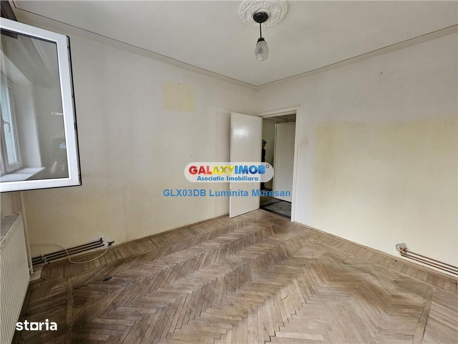 Vanzare apartament 2 camere semidecomandat Aleea Trandafirilor