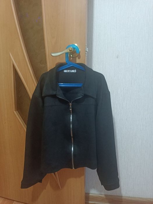 Продам  женскую ветровку