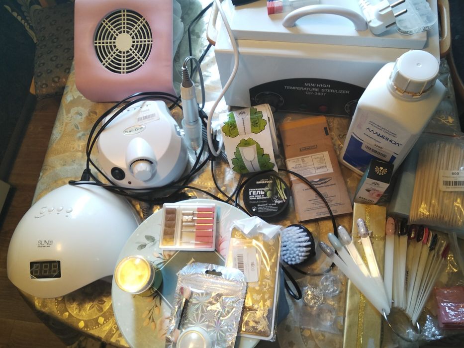 Продам все для маникюра.