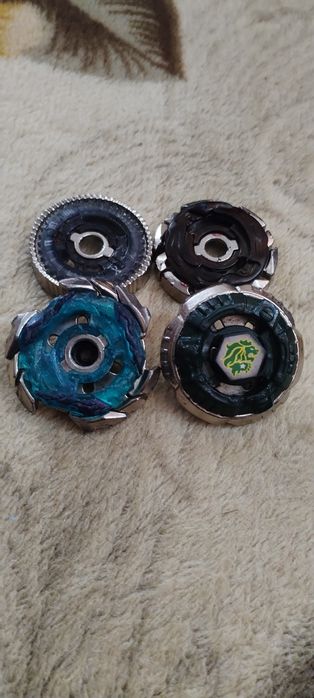 Vând piese beyblade