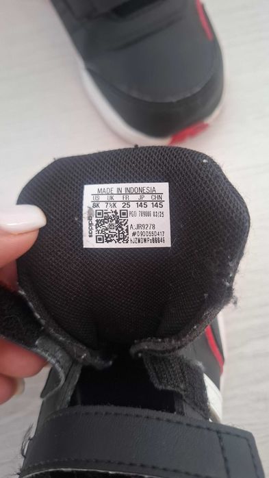 Adidași marca Adidas