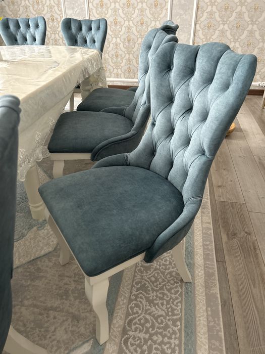 Продам стол и 12 стульев