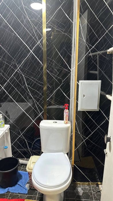 Навоий шахридан 2 хонали квартира сотилади срочно