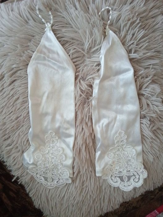 Rochie mireasă cu mănuși scurte