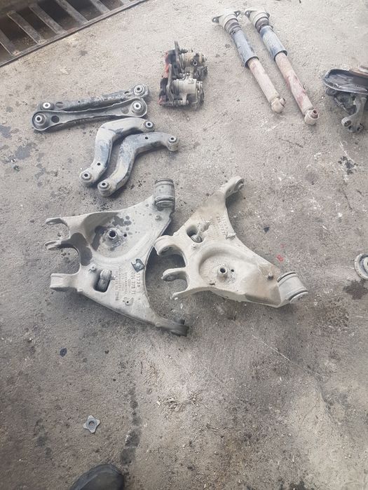 Задно окачване носачи шенкели мост пружини  за ауди а4 б7  комби