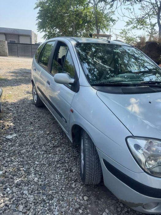 Автомобил Renault