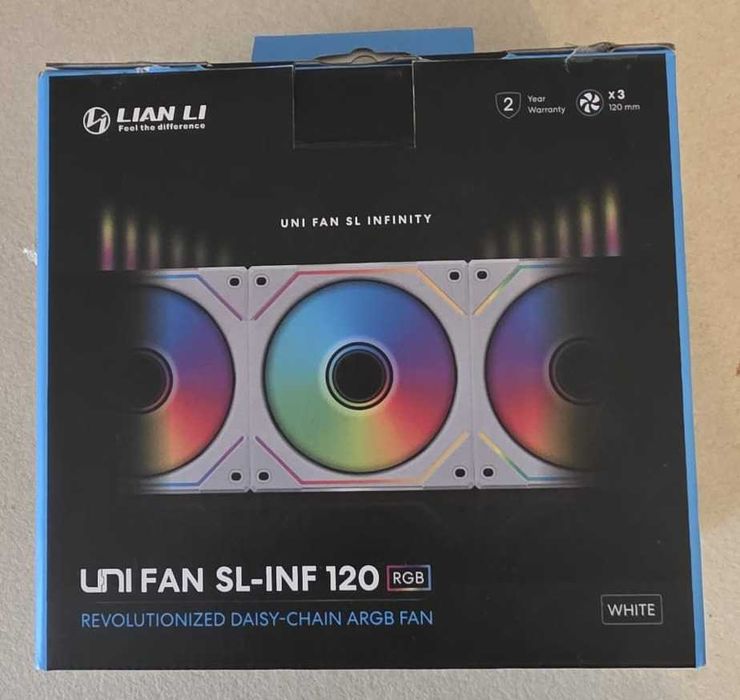 Vând sistem de răcire + ventilatoare Lian Li, alb  în stare foarte bun