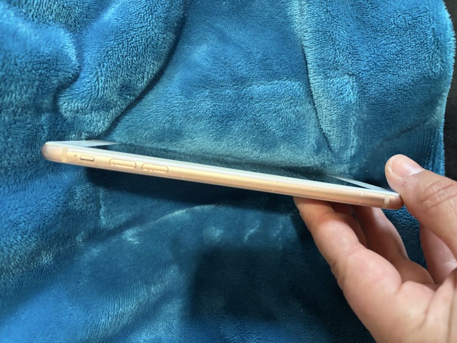 Se vinde iphone 8 plus in stare perfecta de functionare .
