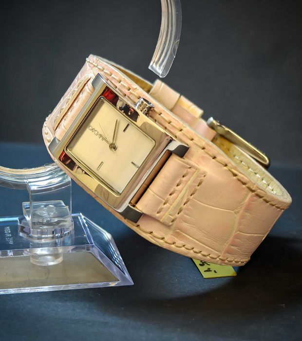 Продавам дамски часовник DKNY