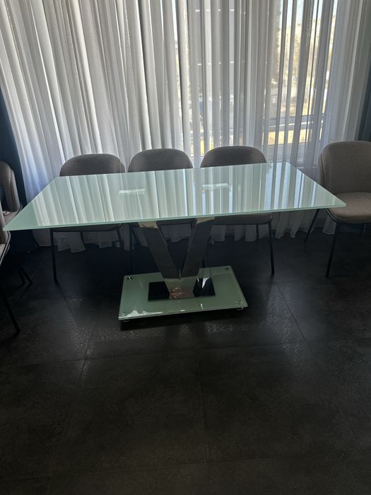 Продавам маса и столове 6 броя за трапезария