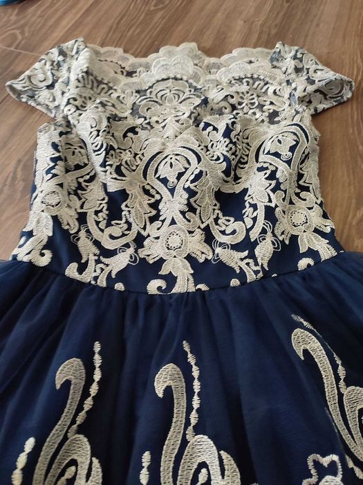 vand rochie eleganta dantela chi chi london marime 10 UK 36-38 eu