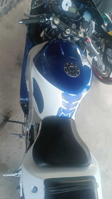 Suzuki gsxr 600 k1