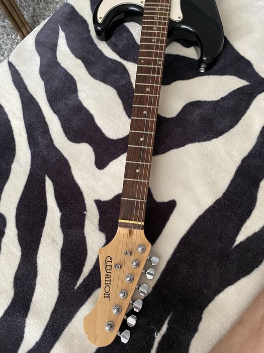 Chitara electrica stil stratocaster Cleuation