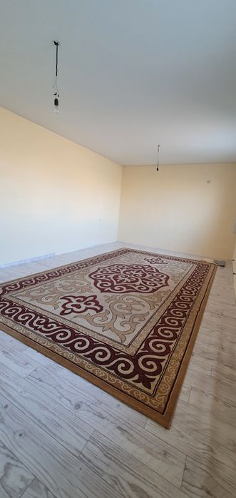 Уй улкен, 4 бөлмелі срочно сатылады