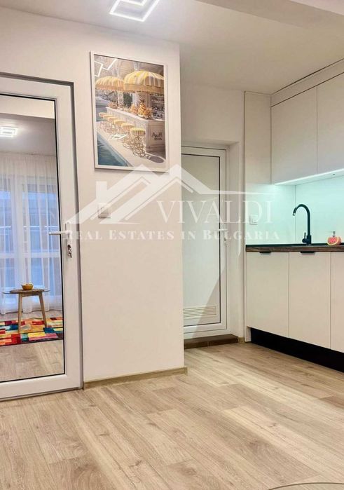 Продава се Двустаен апартамент в Варна, Център - 35 кв.м за 3715 €/кв.м - Снимка #1