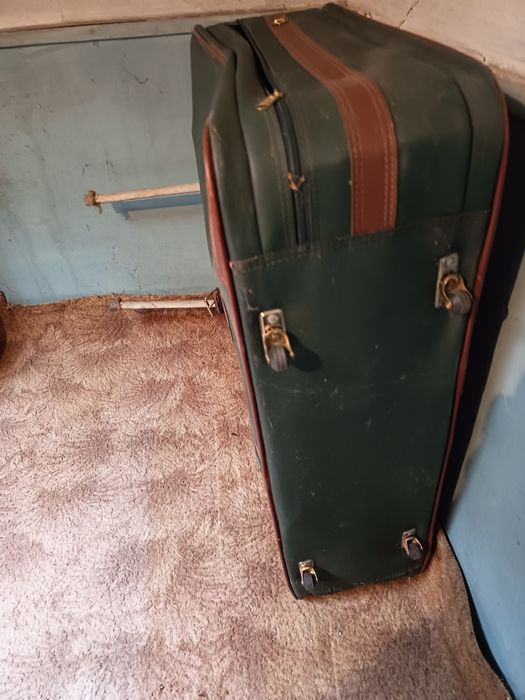 Продава марков куфар добро състояние