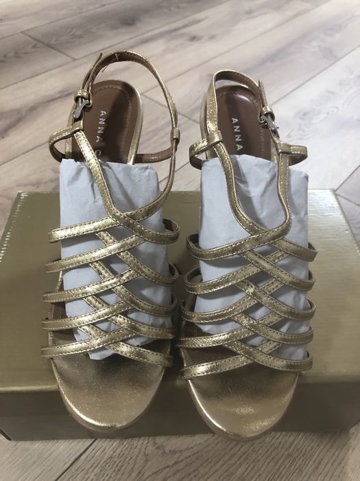 Vand sandale piele nr 39, pret 300 lei, stare impecabila