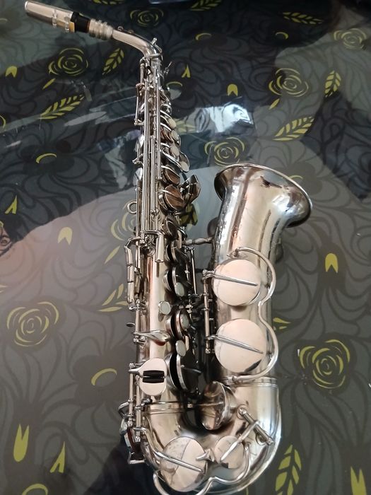 Saxofon alto marca Huller