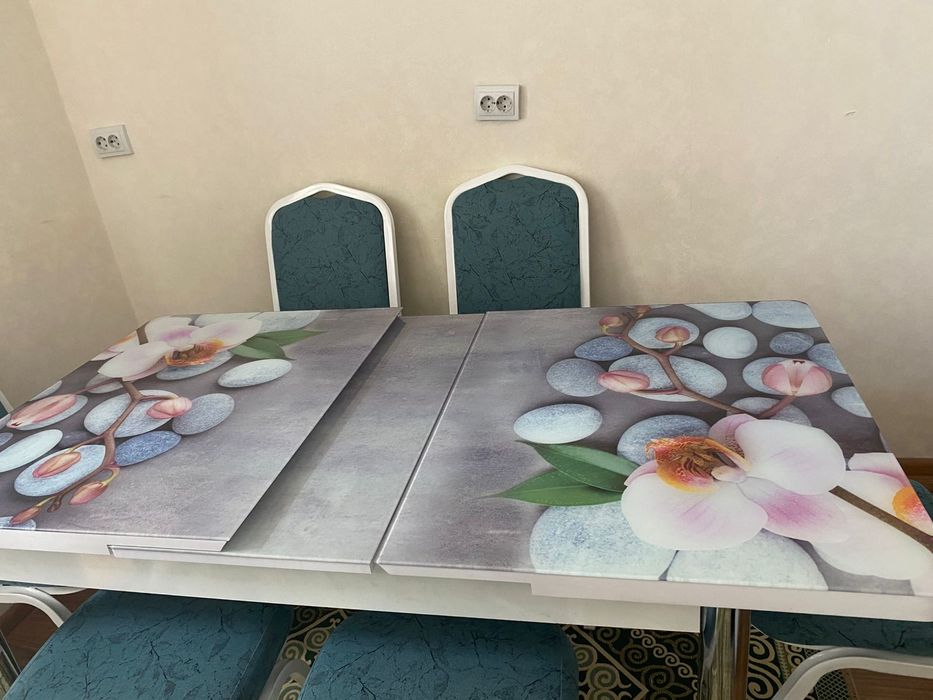 Стол орындықтарымен сатылады