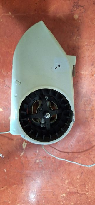 Mini turbina electrică