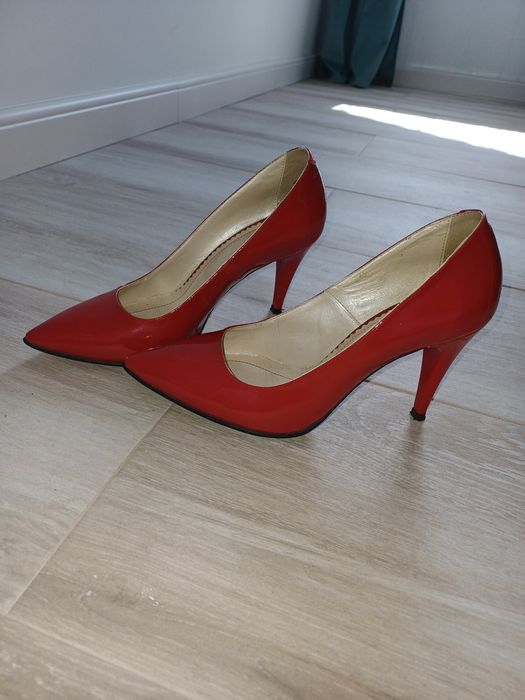 Vand 2 perechi pantofi masura 37