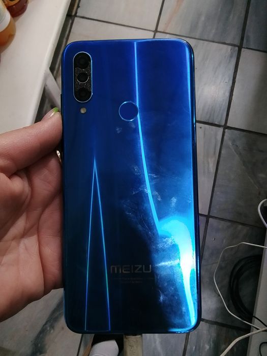 Продам телефон Мейзи