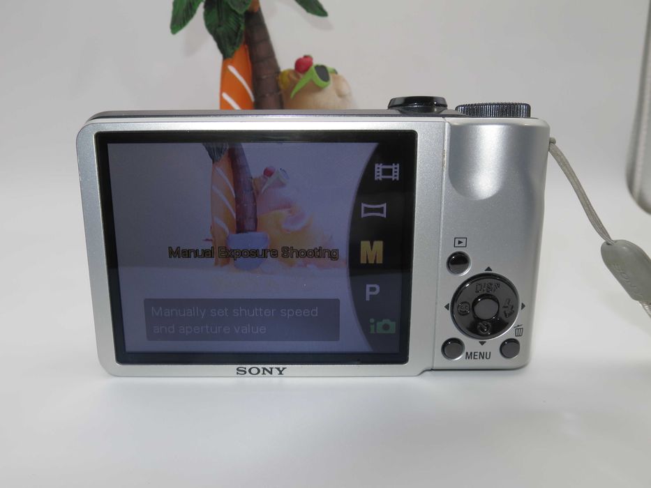 Sony Cyber-Shot DSC H55 ултра компактен цифров фотоапарат, дигитална камера, НОВА - пълен комплект - работи отлично