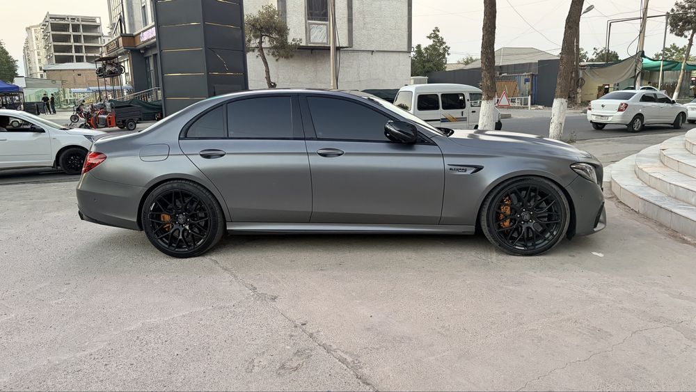Mercedes benz AMG W213 E63s