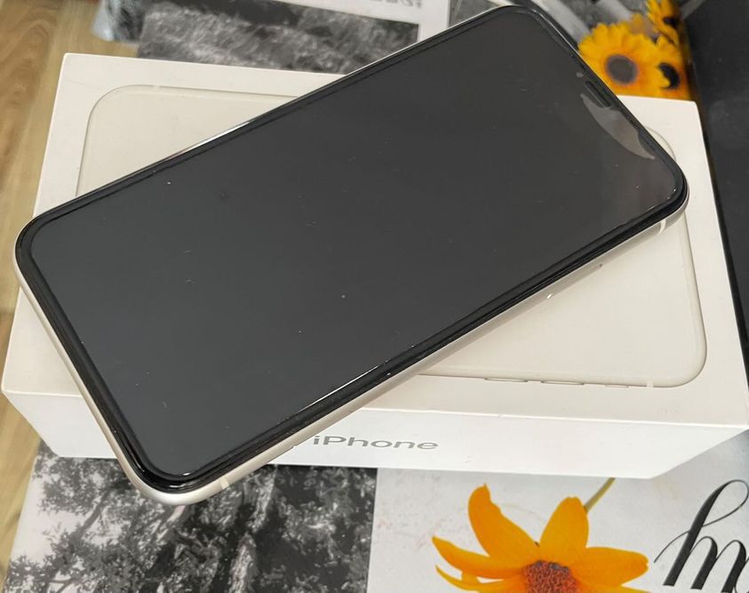 Продам IPhone 11 64gb