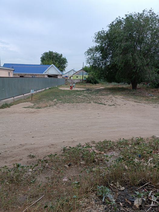 Земельный участок 10 соток под строительство все коммуникации рядом.