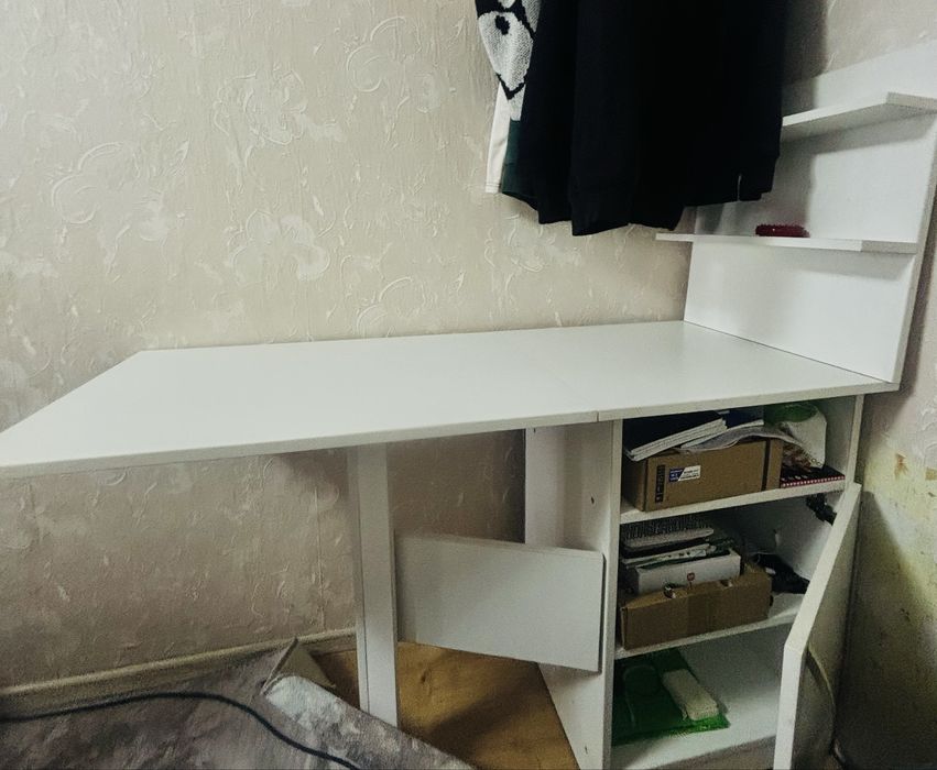 Стол маникюрный,самовывоз