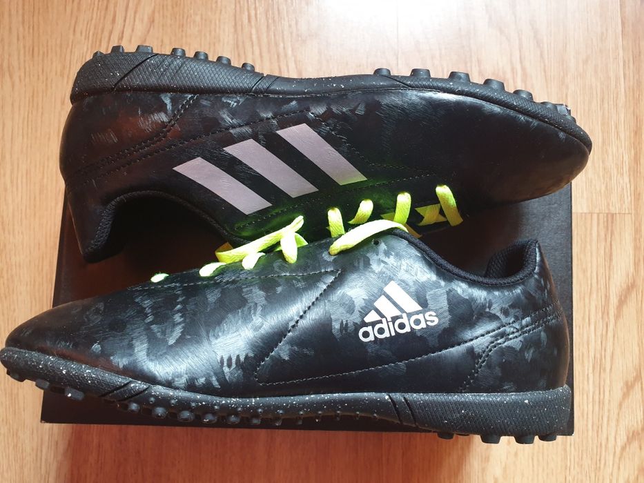 Ghete teren sintetic Noi Originali!