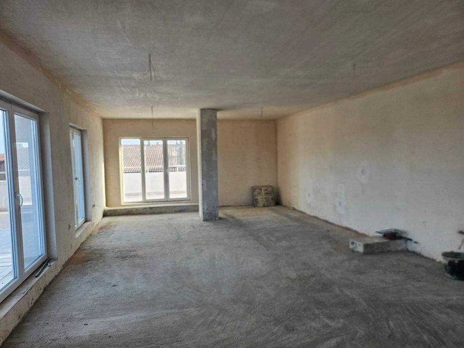 Прекрасен мезонет с А 16 в центъра на кв. Виница с две паркоместа