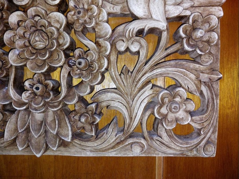 Декорация от гипс от 1984 г имитира дърворезба