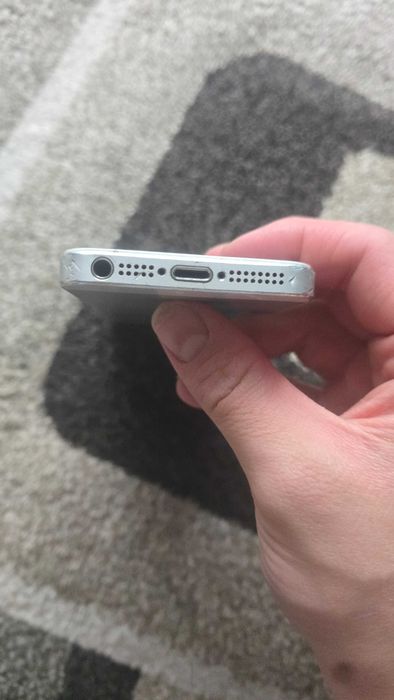 Iphone 5 (На запчасти/восстановление)