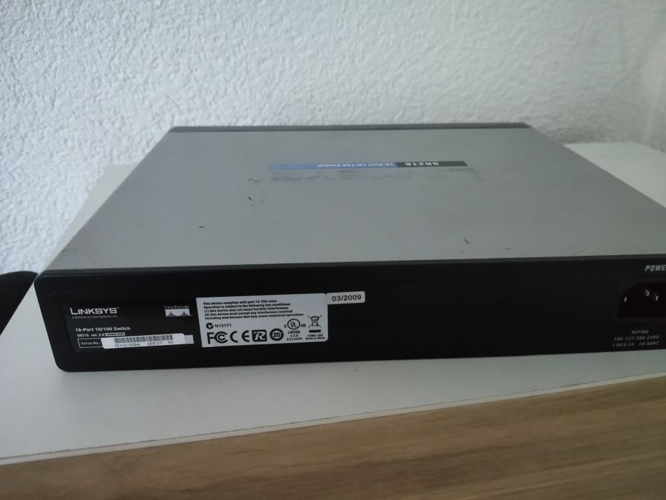 Switch Linksys SR216