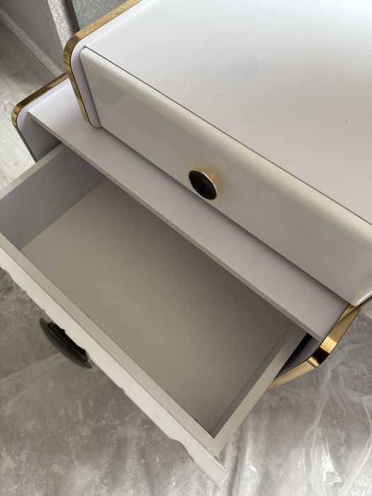 Срочно продается шкаф с трюмо в хайтек стиле, удобная!!!