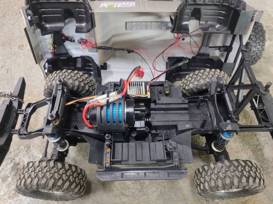 Rc crawler катерач