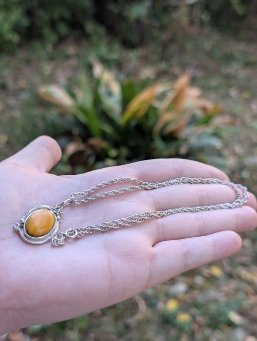 Vechi colier lant si pandantiv din argint de 925, Art Nouveau, model floral, pandantiv chihlimbar natural baltic galben, egg yolk, rar